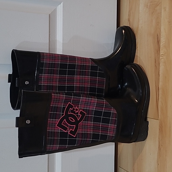 Women's size 6 DC rubber boots - Picture 2 of 6